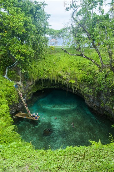 To sua ocean trench in Upolo