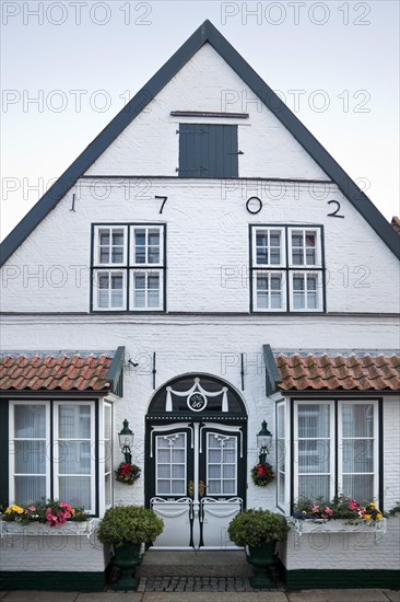 House in the street Wasserreihe