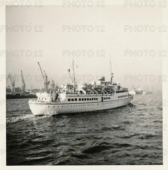 Hamburg in 1958: The seafaring ship Bunte Kuh on the Elbe was launched in 1957 at the Norderwerft shipyard in Hamburg as a sister ship to the Wappen von Hamburg. She was named after Simon von Utrecht'...