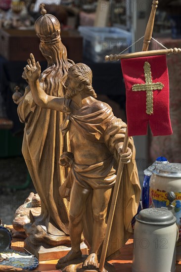 Carved figures of Christ and Mary