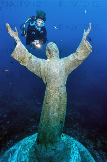 Diver looking at statue of Christ