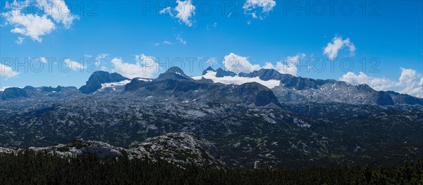 OLYMPUSView of the Hallstatt Glacier and High Dachstein