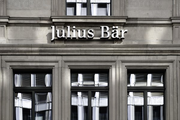 Julius Baer lettering