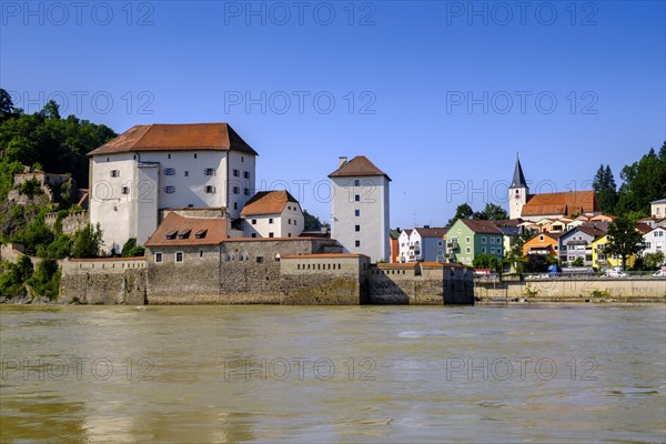 View over the Danube to Veste Niederhaus