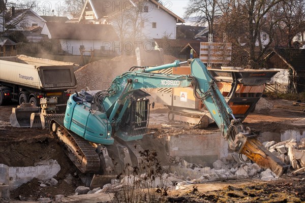Excavator with chisel