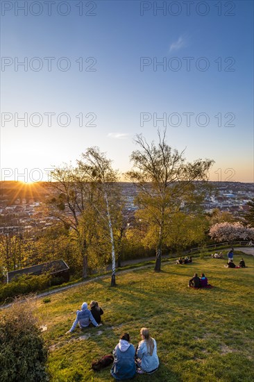 People at sunset in Weissenburgpark