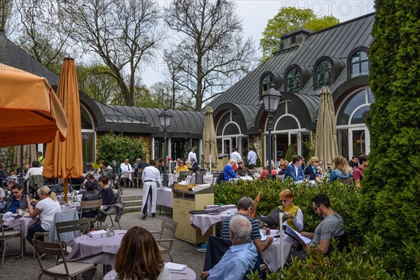 Seehaus beer garden at Kleinhesseloher See
