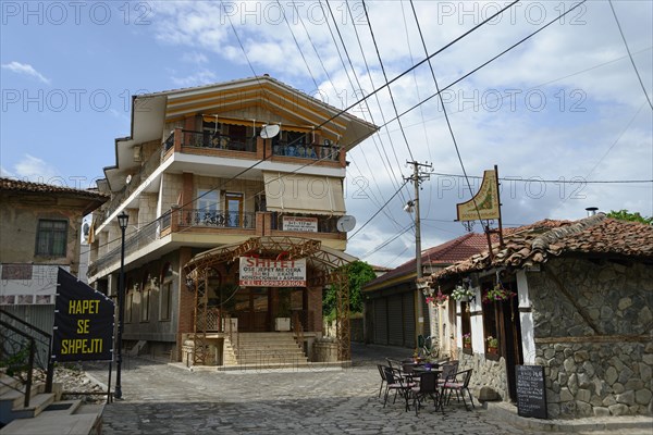 Flat House and Restaurant Porta e Kalase