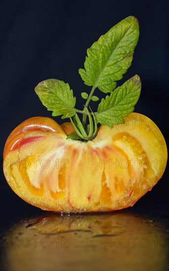 Halved tomato of the old oxheart variety