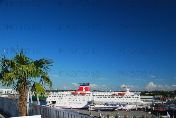 Passenger ship
