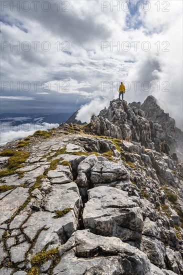 Hiker at the summit of the Westliche Toerlspitze