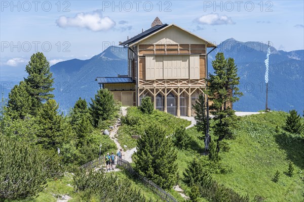 Schachenhaus with mountain panorama