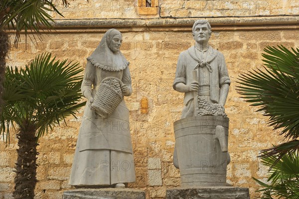 Winegrower statue in Binissalem