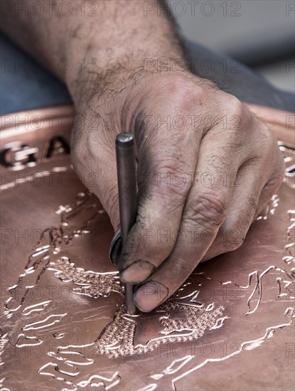 Making a pattern on a copper tray