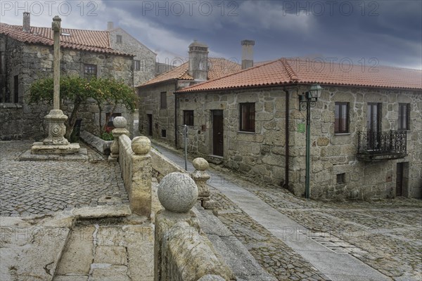 Main Church parvis