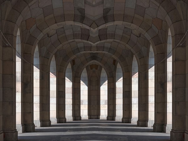 Arcade tour of the Congress Hall