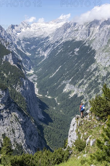 Hiker looking into the Reintal valley