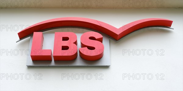 Facade with logo LBS