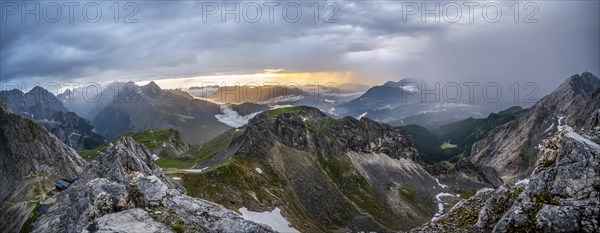 View from the summit of the Westliche Toerlspitze