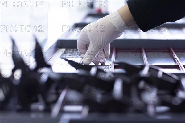 Sample processing with laboratory equipment in a histology laboratory