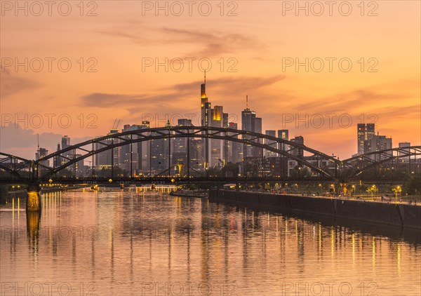 Evening mood with skyline through Deutschherrnbruecke from Arthur-von-vineyard-Steg