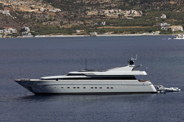 Mega Yacht Cantieri di Pisa Akhir 125 anchored in Limeni Bay