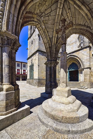 Largo da Oliveira Square