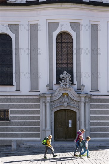 Entrance gate