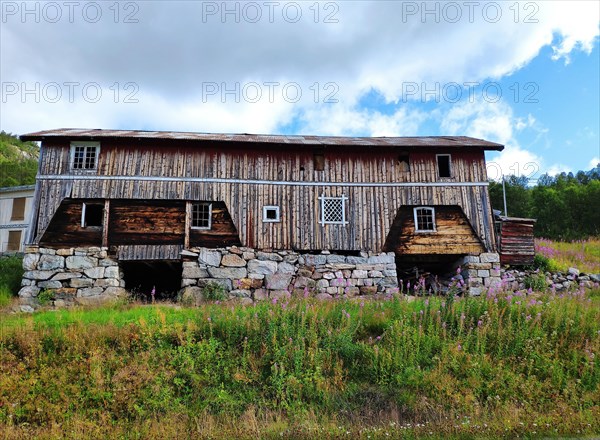 Old farmhouse in Botten