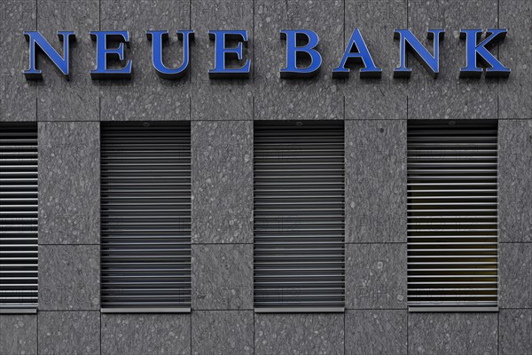 Building and lettering Neue Bank