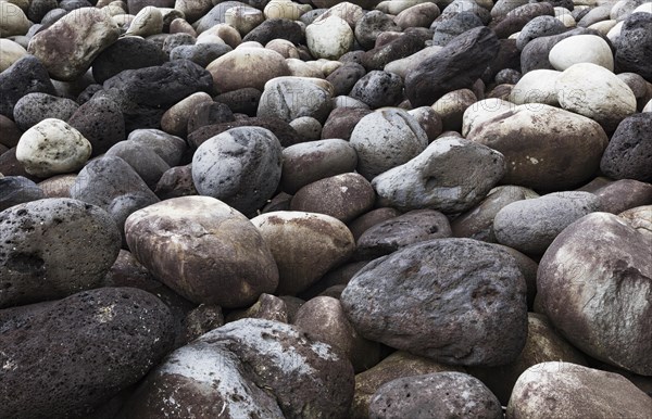 Large round stones on the coast of Rocha da Relva