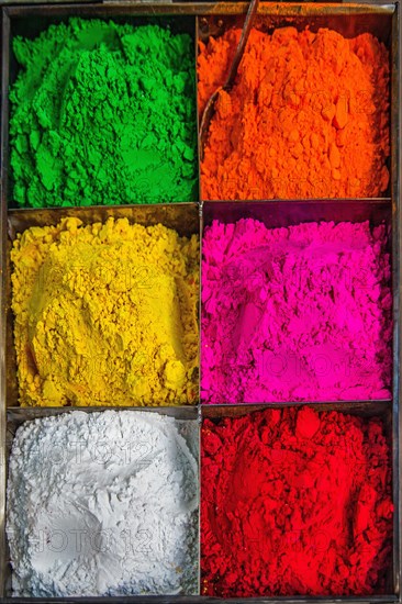 Colour powder in the markets