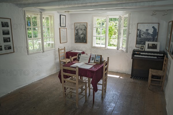 Disc table in the museum at the East-West Peace Church