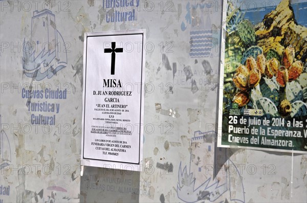 Announcement of a death on a wall