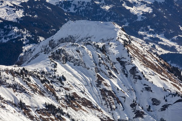 Ridge on the Brienzer Rothorn in winter