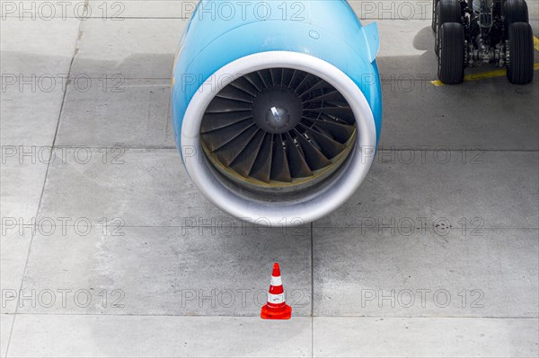 Pylon in front of an aircraft turbine