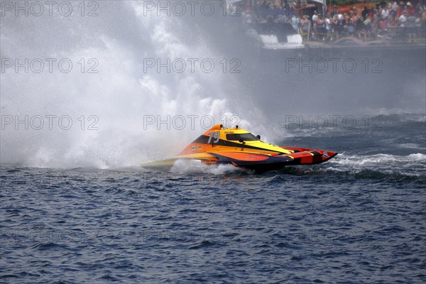 Hydroplane racing on the Saint Lawrence River