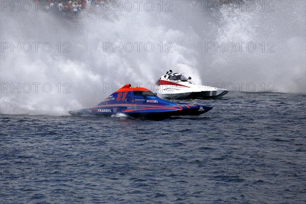 Hydroplane racing on the Saint Lawrence River