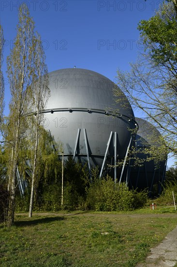 Spherical gas tank