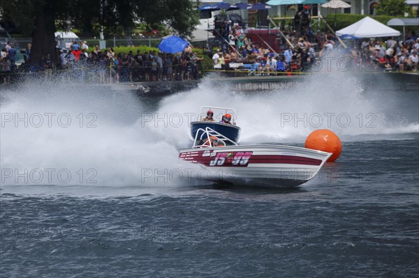 Boat racing on the Saint Lawrence River