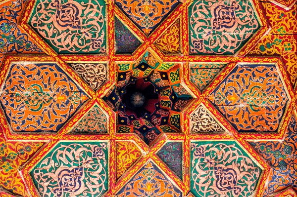 Harem with very elaborately worked ayvan