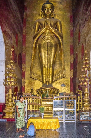 4 Buddha statues in each direction