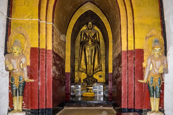 4 Buddha statues in each direction
