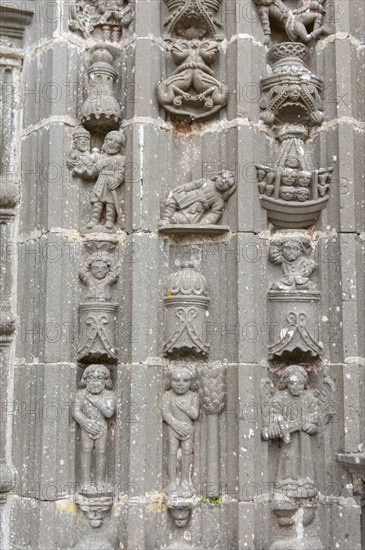 Rich figural decoration by reliefs