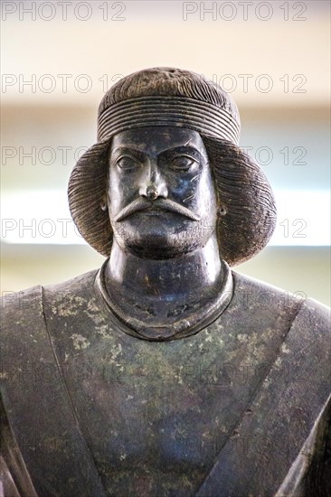 Bronze statue of Prince Shami