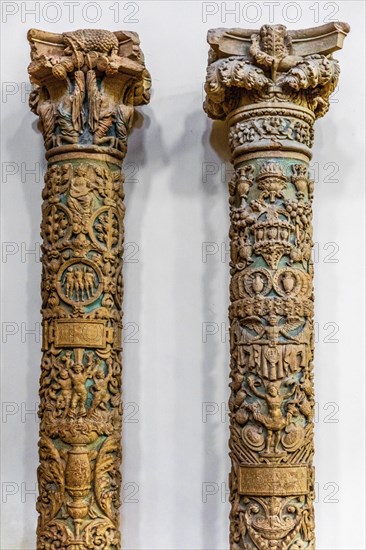 Lettering on columns