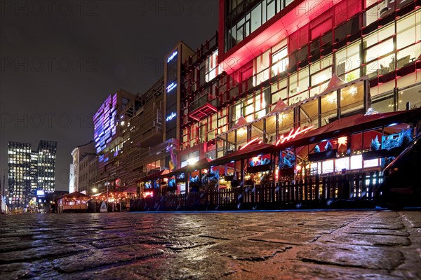 Night illumination at Spielbudenplatz with the Schmidt Theatre and the Dancing Towers in the background