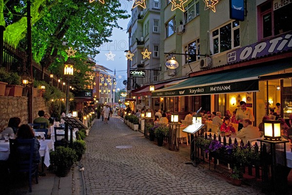 Dinner on the Divan Yolou promenade