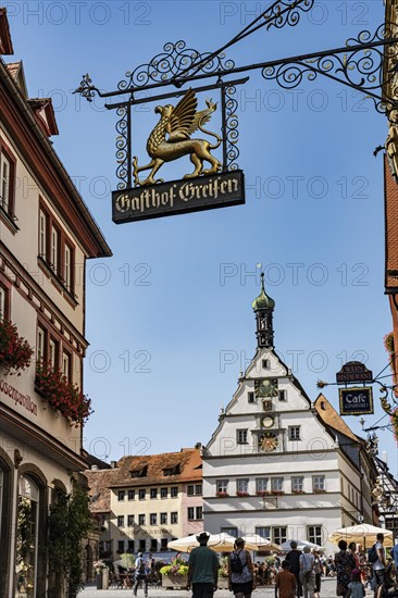 Cantilever sign