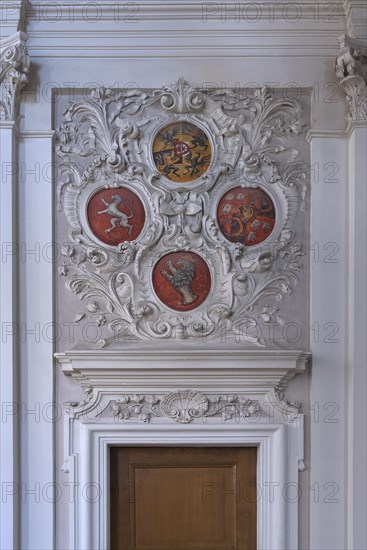 Wall decoration with integrated coat of arms in the choir of St. Egidien Church
